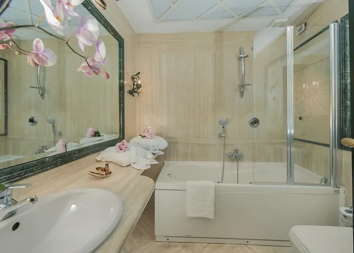 Sole Al Pantheon Suites