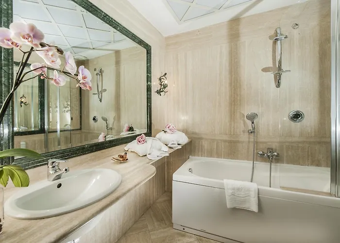 Sole Al Pantheon Suites