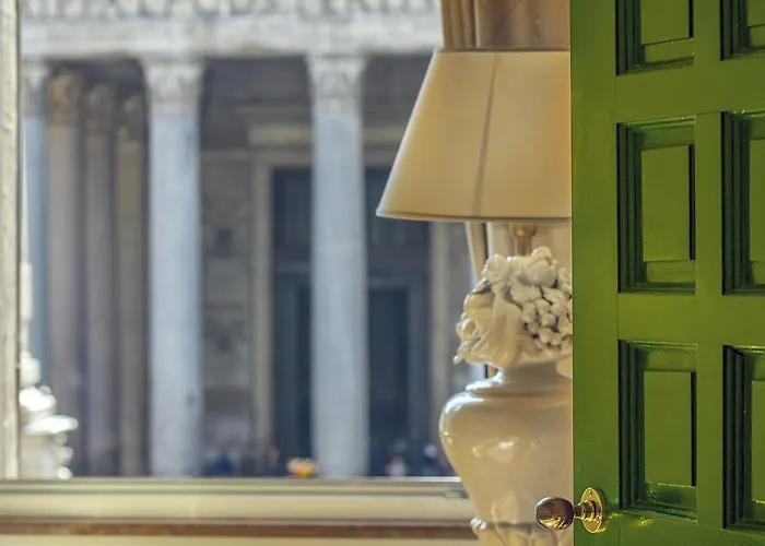 Sole Al Pantheon Suites *